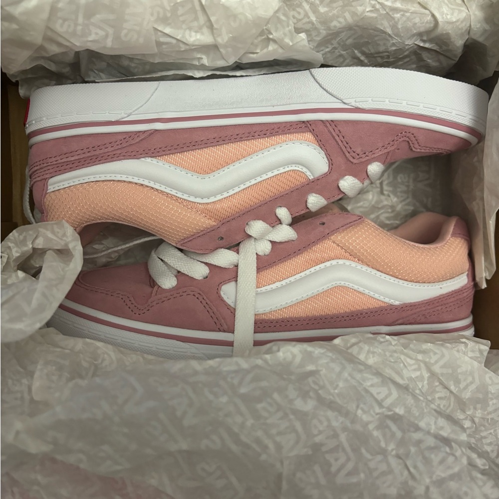 BNIB VANS WOMENS SZ 8